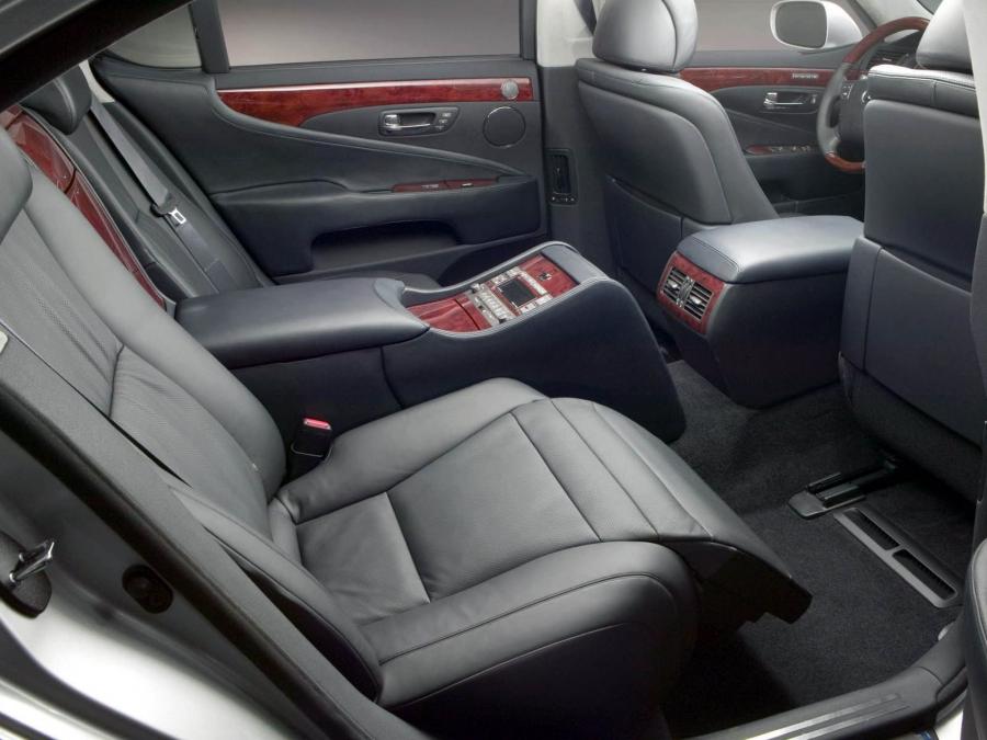  Lexus LS460 L 2007 года  (фото 9 из 22)